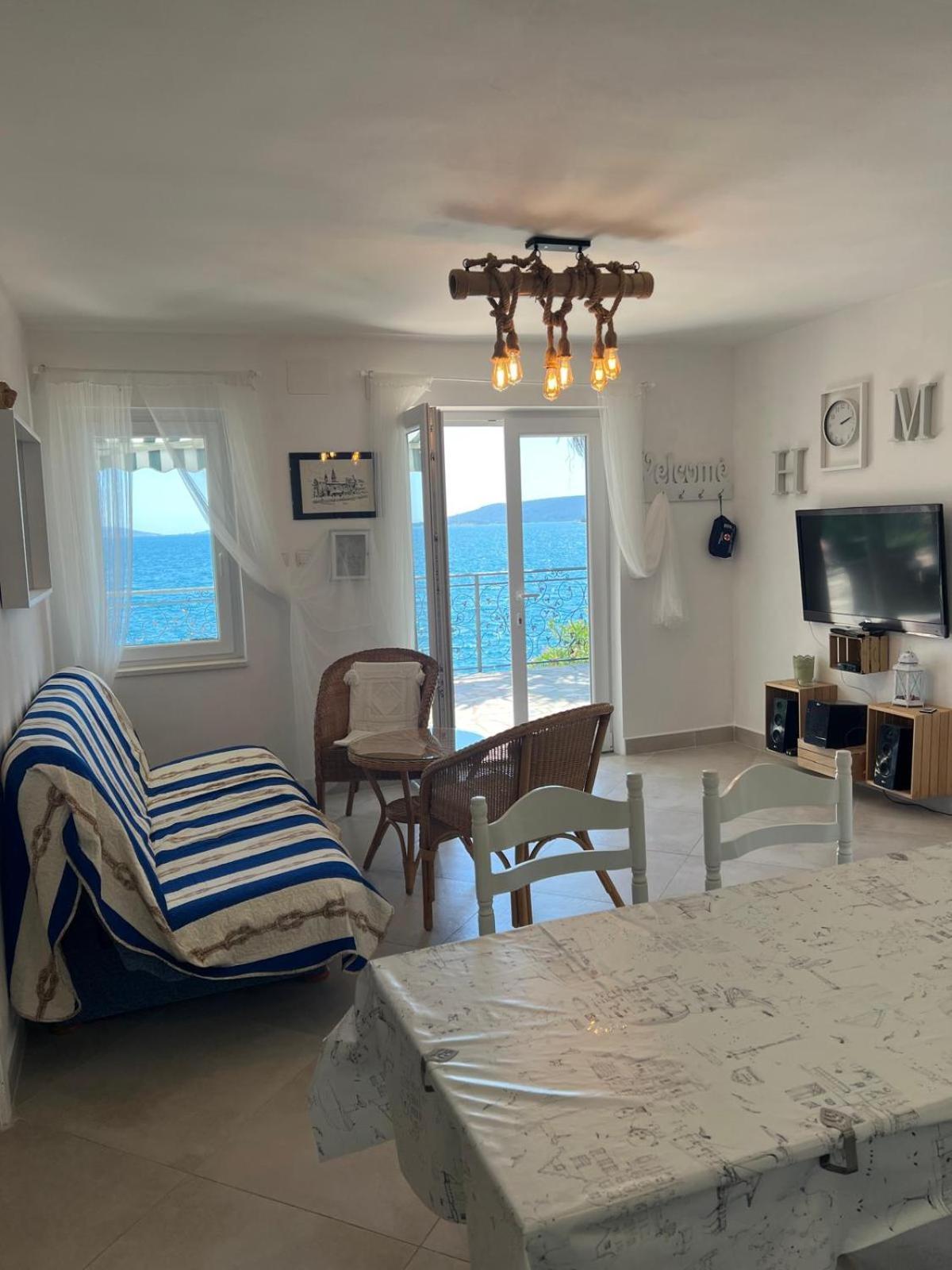 Villa Amarela Seget Vranjica Exteriör bild