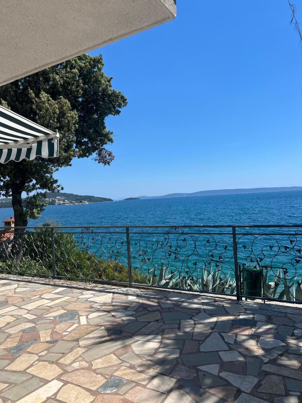 Villa Amarela Seget Vranjica Exteriör bild