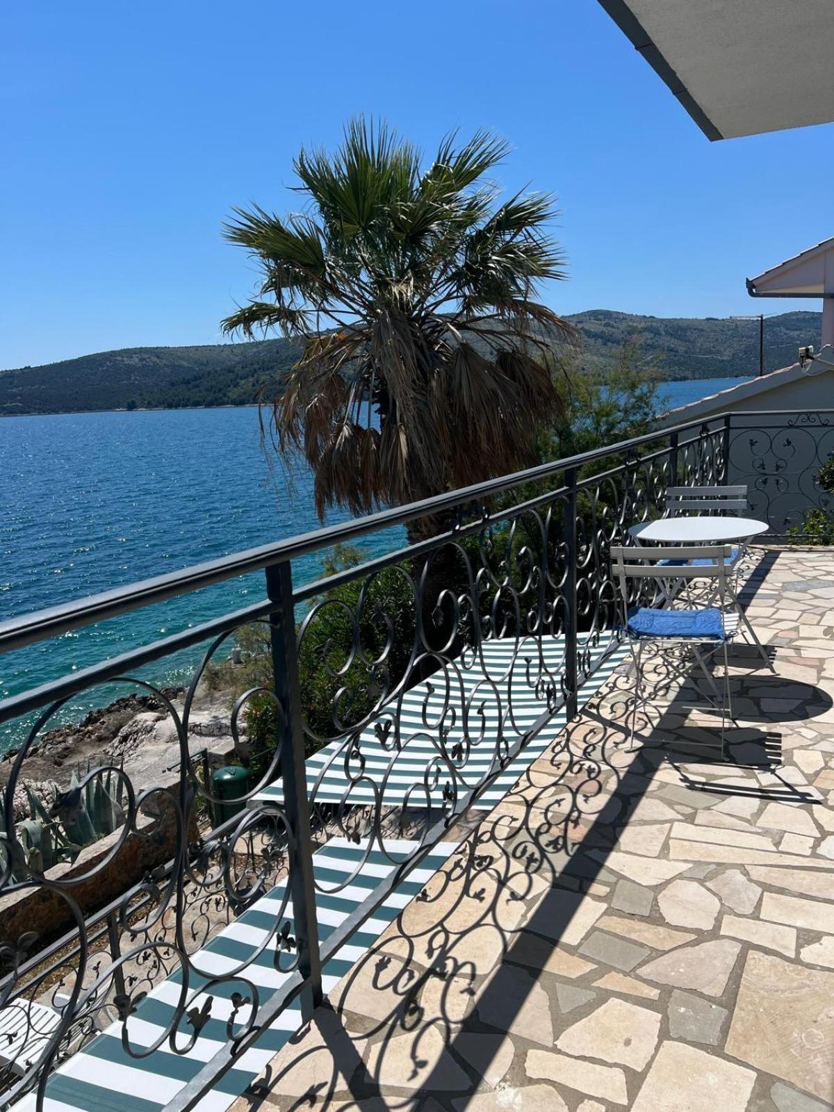Villa Amarela Seget Vranjica Exteriör bild