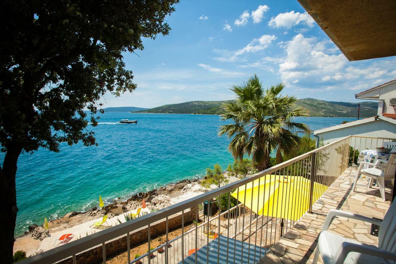 Villa Amarela Seget Vranjica Exteriör bild