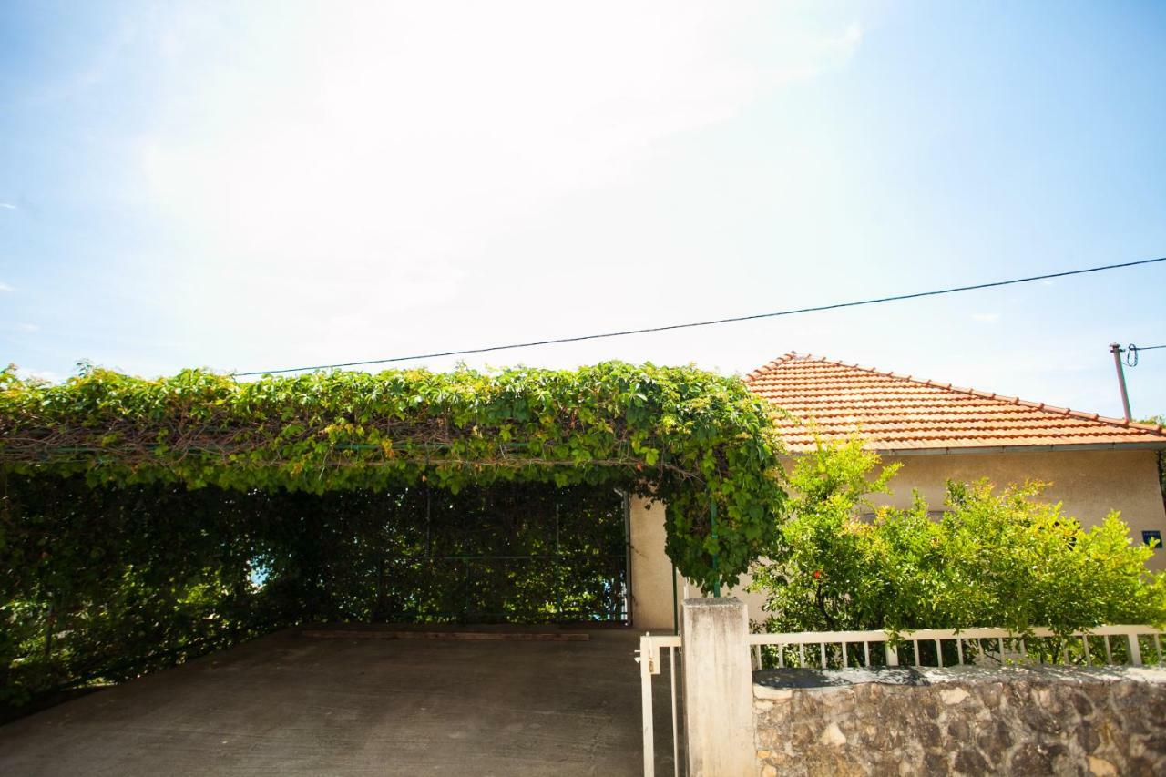 Villa Amarela Seget Vranjica Exteriör bild