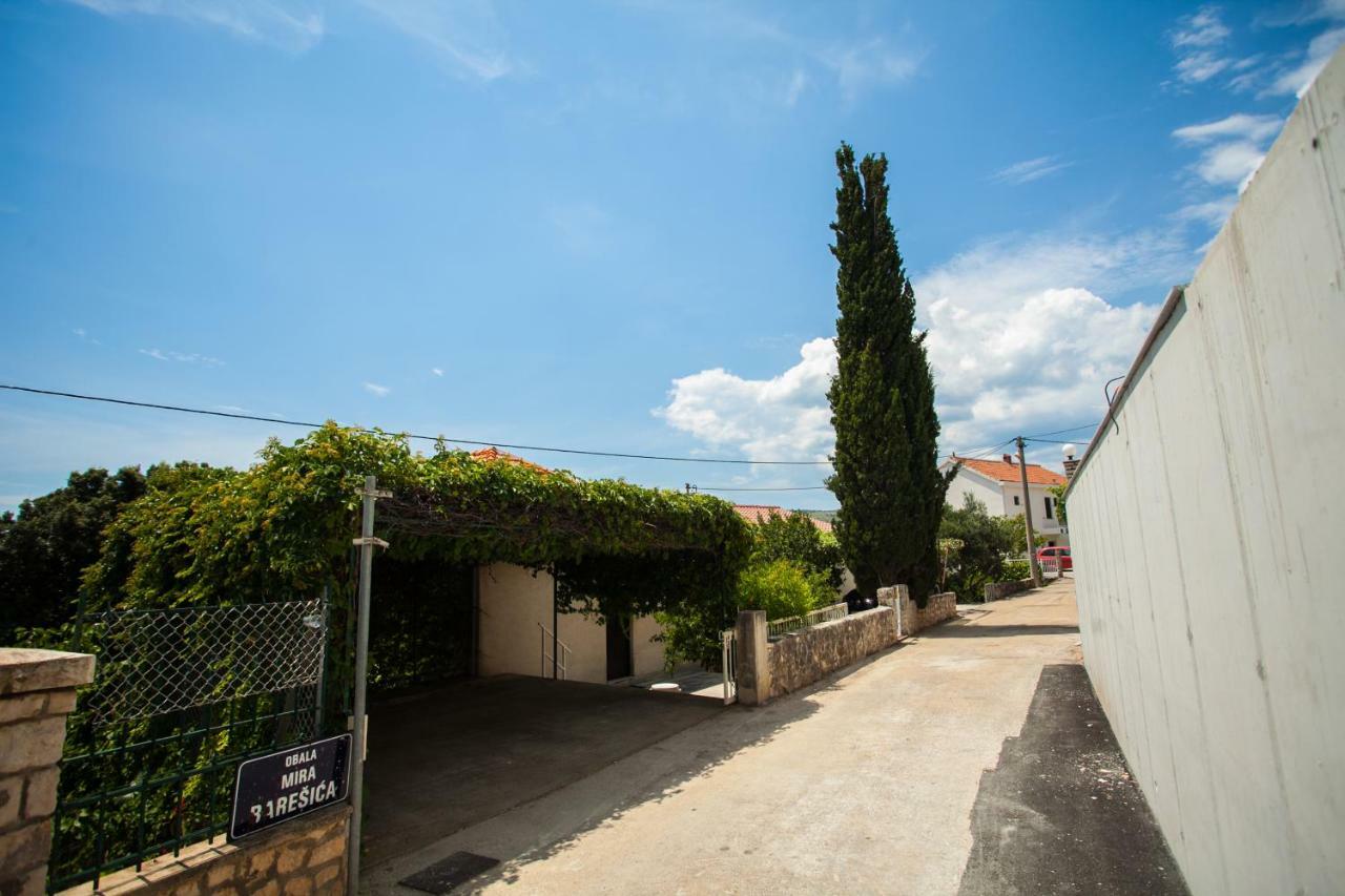 Villa Amarela Seget Vranjica Exteriör bild