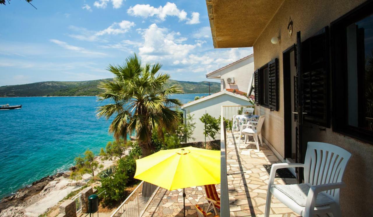 Villa Amarela Seget Vranjica Exteriör bild
